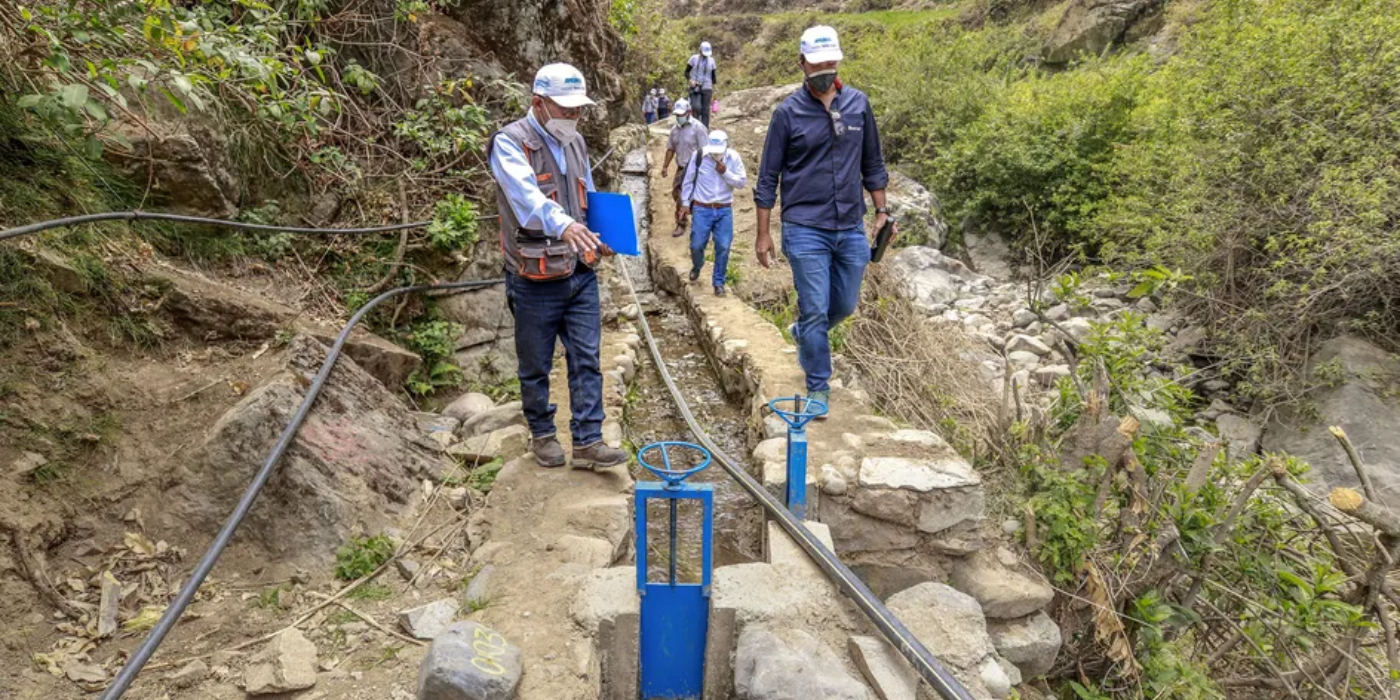En Perú, una antigua red de canales es reutilizada para llevar agua a decenas de miles de habitantes (France Info)